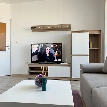 アパート Restful For 4 Guests In *